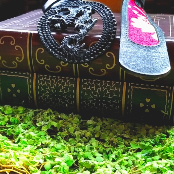 STREETS AHEAD Red Oriental Fabric Inset Black Leather Artsy Dragon Buckle Belt - Picture 16 of 16